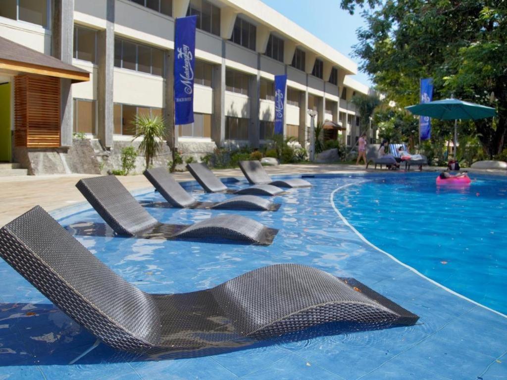 Batangas Matabungkay Beach Hotel מראה חיצוני תמונה