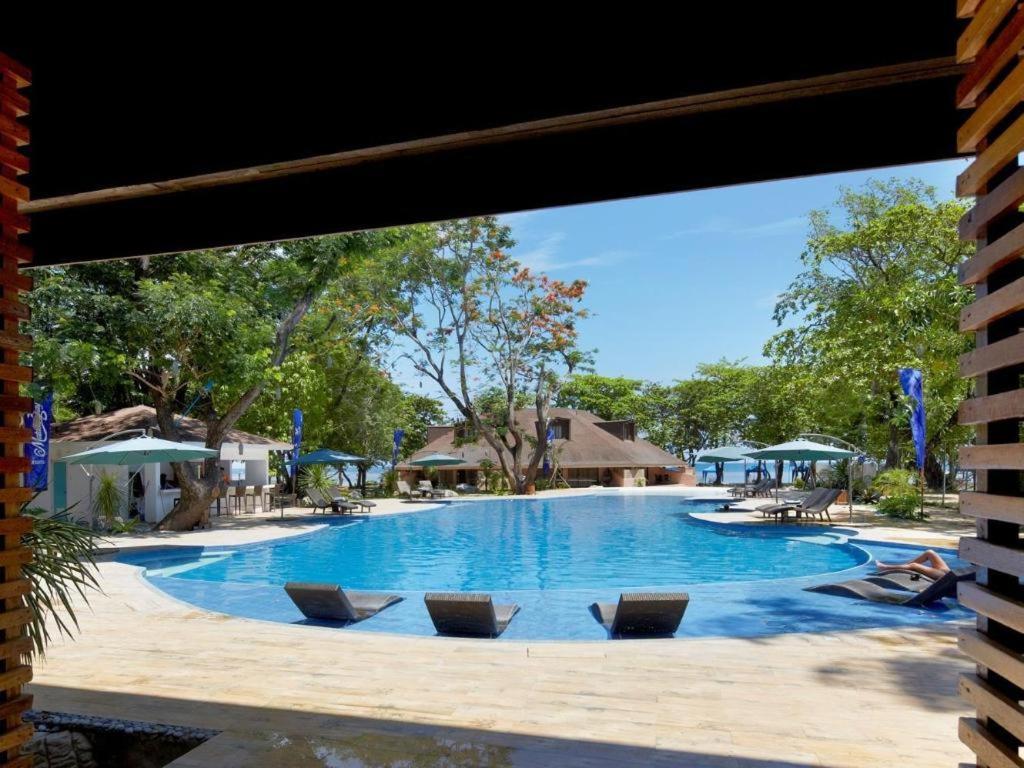 Batangas Matabungkay Beach Hotel מראה חיצוני תמונה