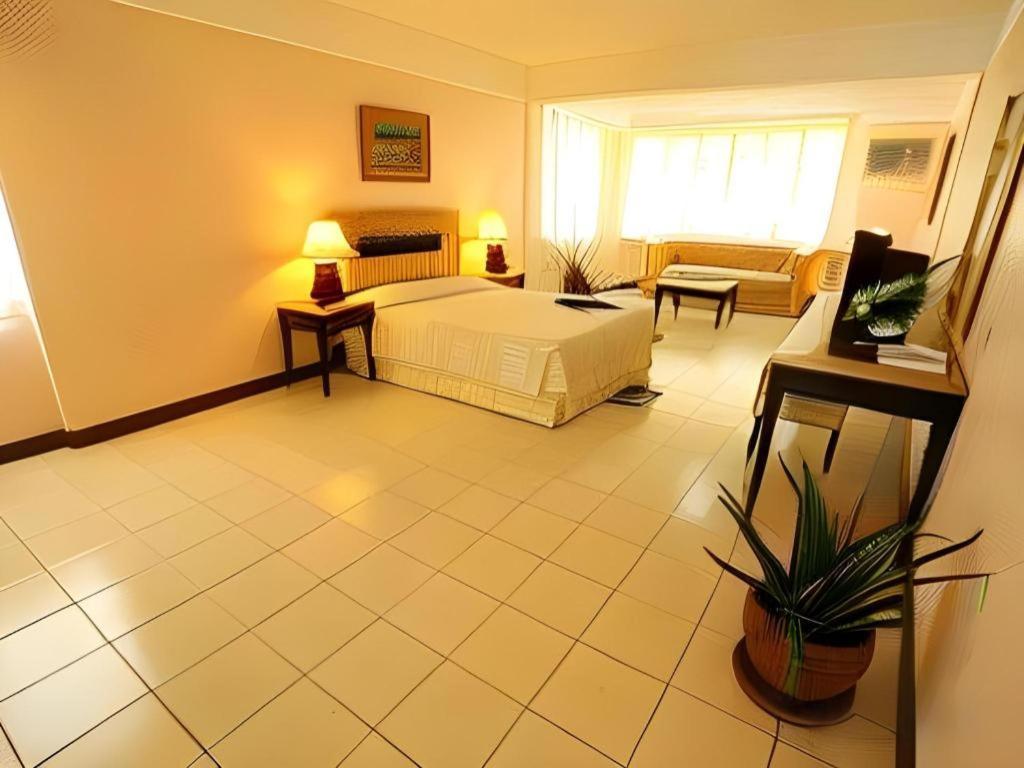 Batangas Matabungkay Beach Hotel מראה חיצוני תמונה