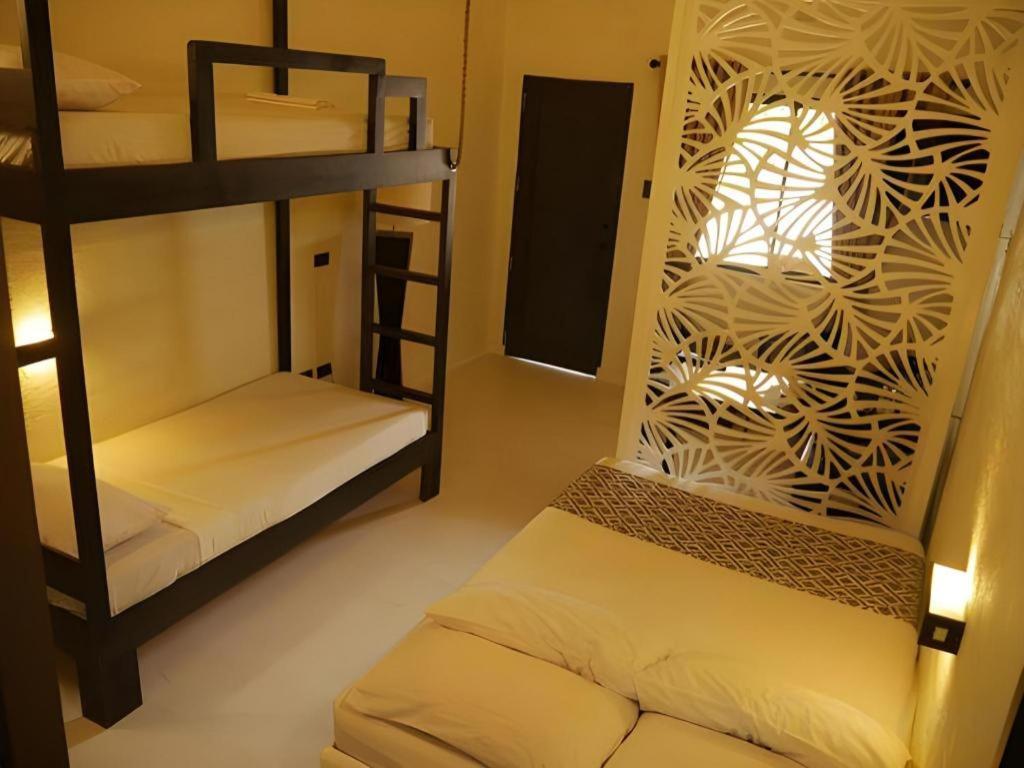 Batangas Matabungkay Beach Hotel מראה חיצוני תמונה