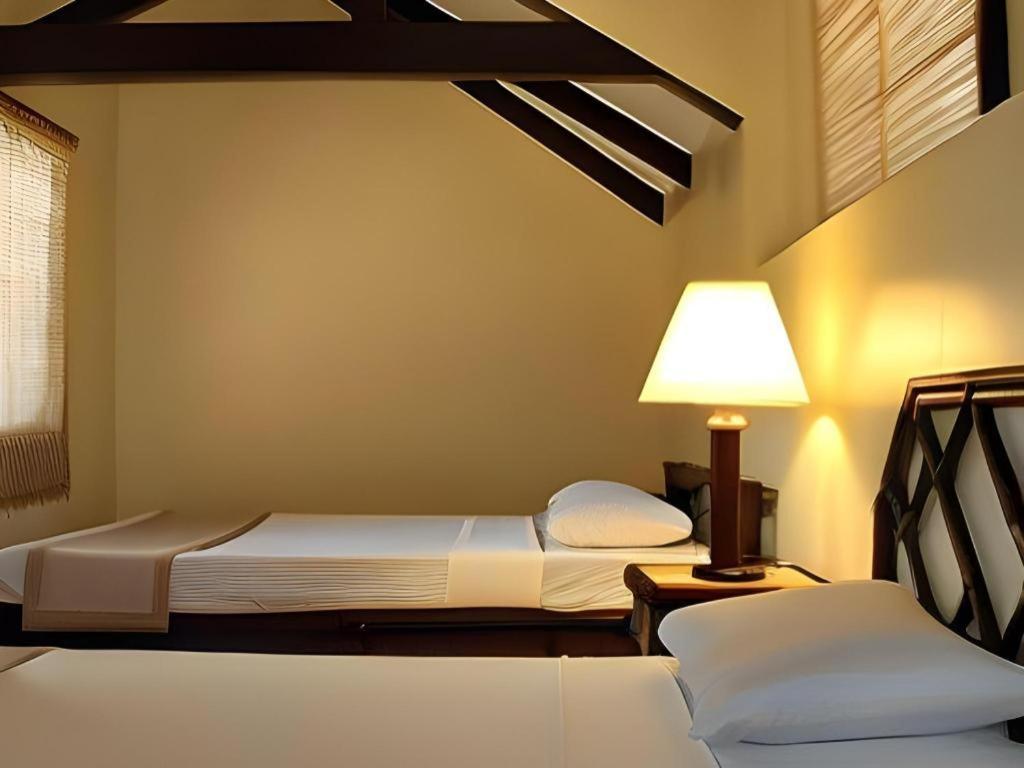 Batangas Matabungkay Beach Hotel מראה חיצוני תמונה