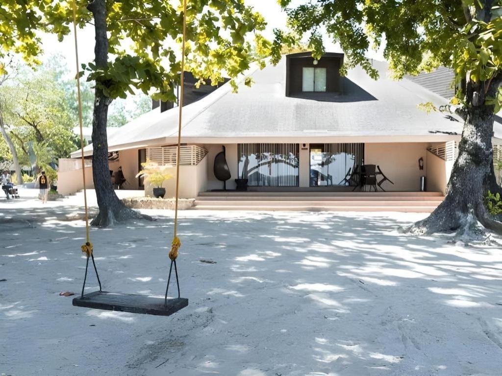 Batangas Matabungkay Beach Hotel מראה חיצוני תמונה