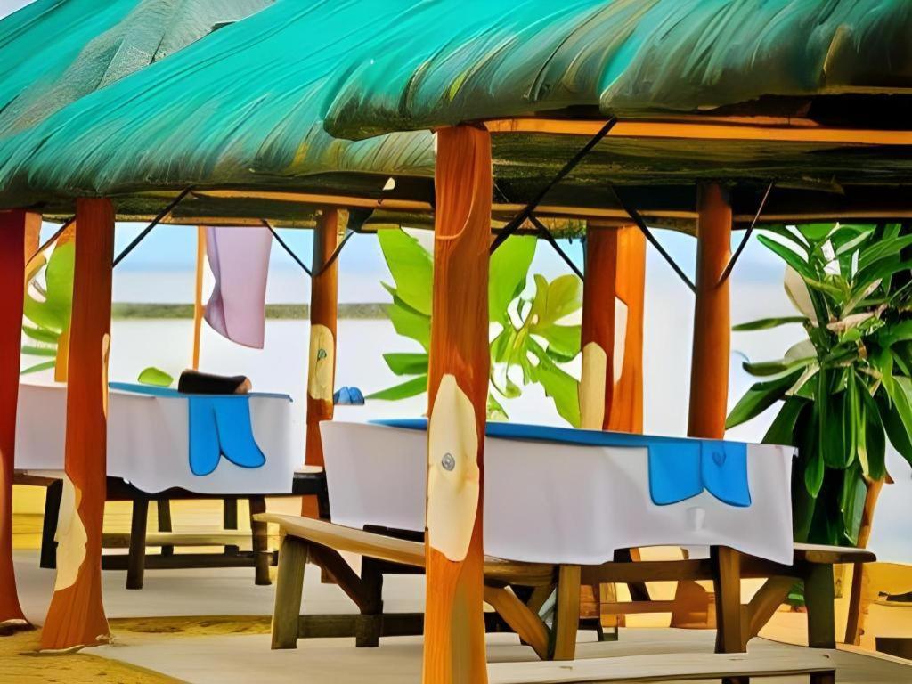 Batangas Matabungkay Beach Hotel מראה חיצוני תמונה