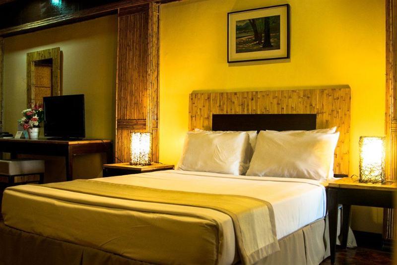 Batangas Matabungkay Beach Hotel מראה חיצוני תמונה