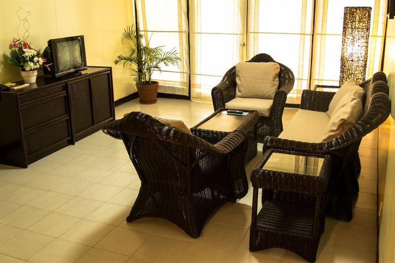 Batangas Matabungkay Beach Hotel מראה חיצוני תמונה
